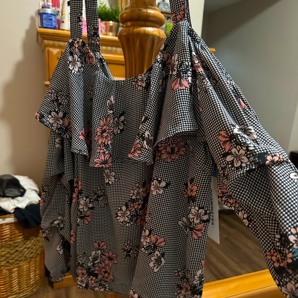 Roommates Off the shoulder Ruffle Top